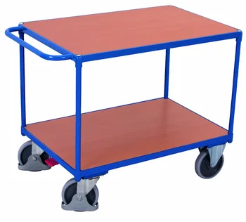Tischwagen mit zwei Ladeflächen aus Holz, blauem Stahlrohrrahmen, Schiebebügel und vier Lenkrollen für den innerbetrieblichen Transport.